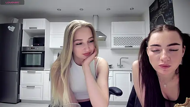 lisenok - Lisenok's free webcam - UK Sex Cams