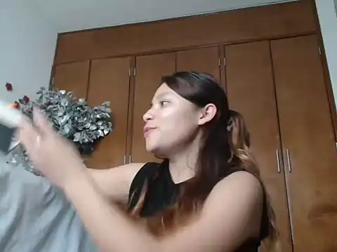 3littles Stripchat cam model