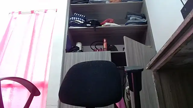 nicolle_milf1978 webcam