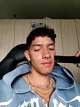 heyy_noah11's live cam