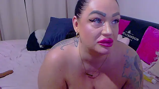 BustyVicky webcam
