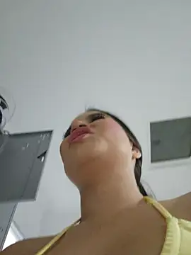 Pretty_Julieta webcam