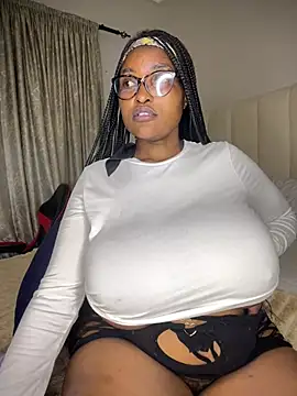 Bustygoddess32 webcam