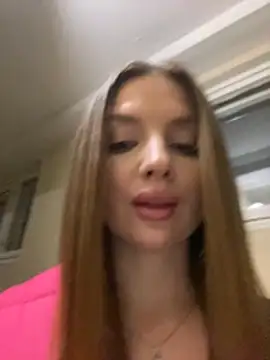 KrisMagnoly Stripchat cam model