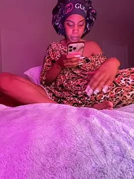 TheRealOshunQueen webcam