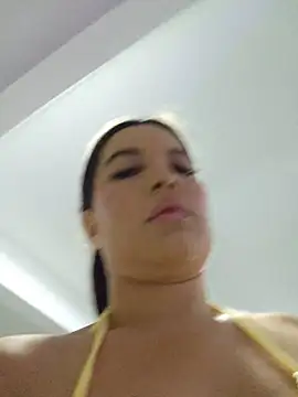 Pretty_Julieta webcam