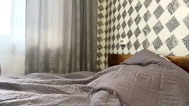 SophieNiktashu webcam