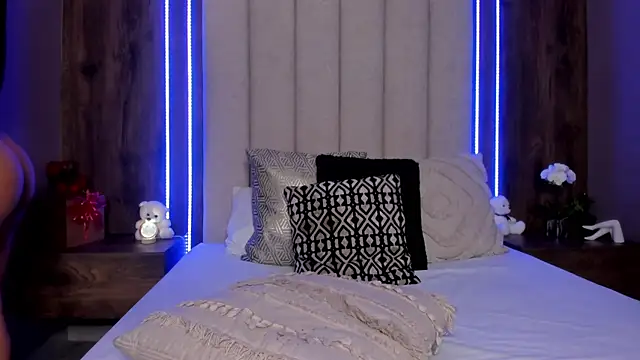 LucySalvatore_ webcam