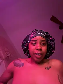 TheRealOshunQueen webcam