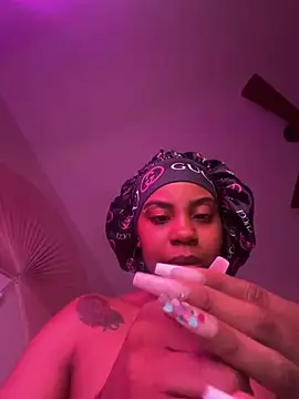 TheRealOshunQueen webcam