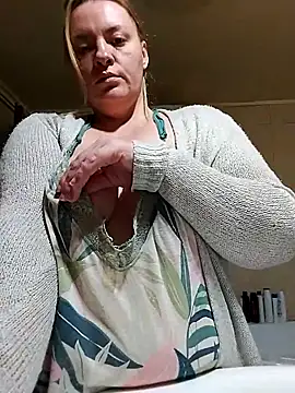 HotStepmommy4 webcam