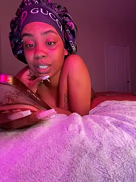 TheRealOshunQueen webcam