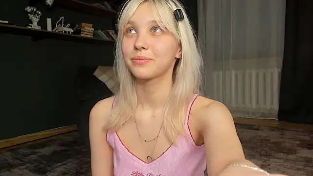 ErinBissonnette Stripchat cam model