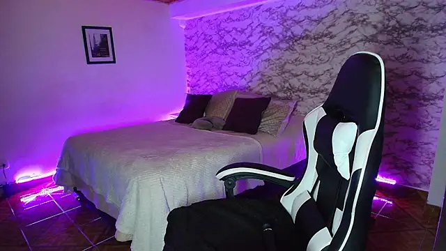 Camila_IRoose webcam