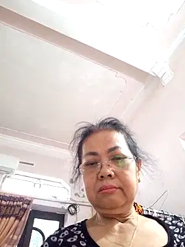 Hotestlove Stripchat cam model