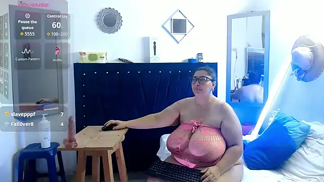 bubis_laru53 Stripchat cam model