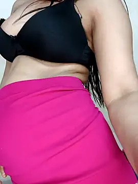 xpihu Stripchat cam model