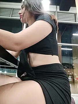 -Nicol Stripchat cam model