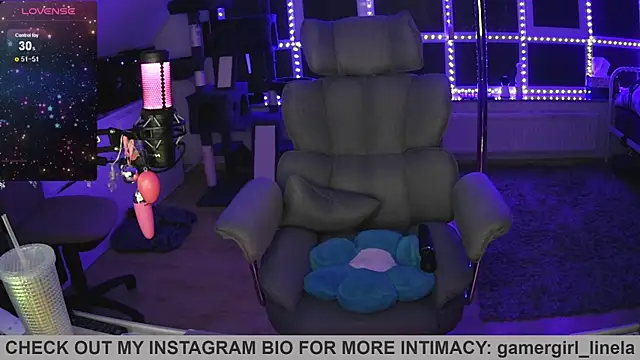 Gamergirl-Linela Stripchat cam model