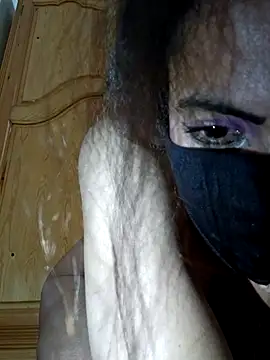 ghadiraa Stripchat cam model