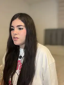 Isabella_LaRue Stripchat cam model