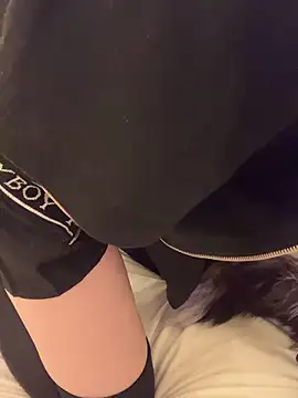 Naru-- Stripchat cam model