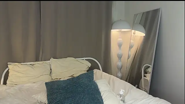 JuicySweetBliss Stripchat cam model