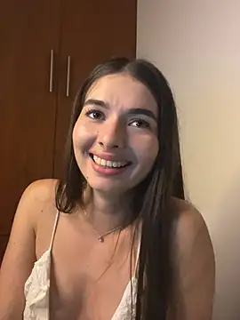 Webcam Model (Coralinee_01)  is live.Free join now!