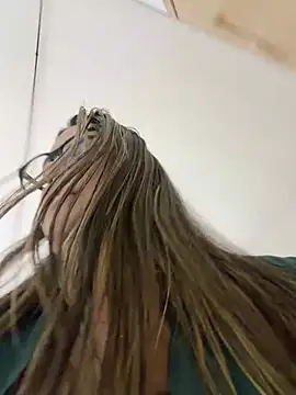 miilana_ (F young) - rub my pussy close