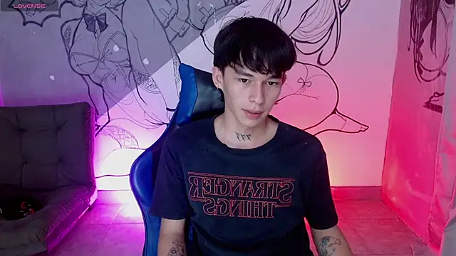 marco_777_ (M twink) - take off my sweater and play with niples