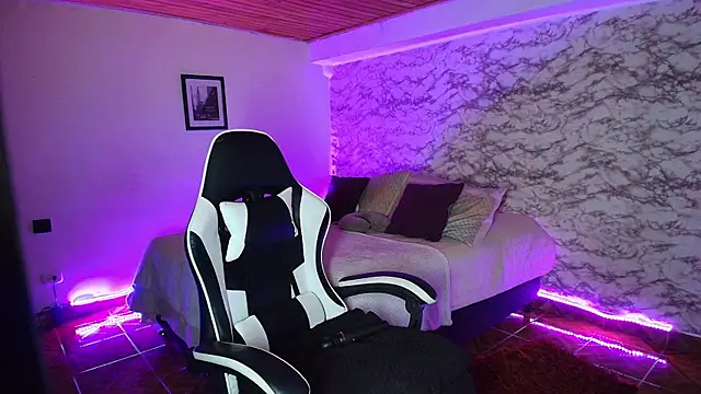 Camila_IRoose webcam