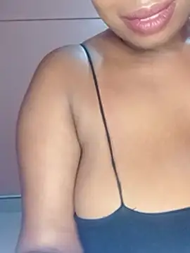 Luciouslips00 webcam