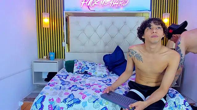 Adventurous_Boys webcam