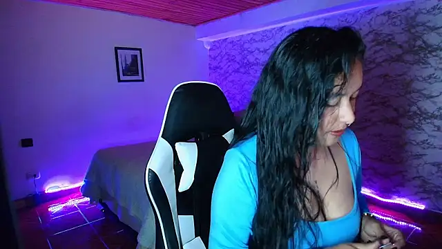 Camila_IRoose webcam