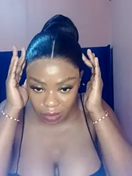 Luciouslips00 Stripchat cam model