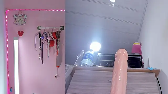 emily_foxxxii webcam