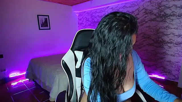 Camila_IRoose webcam