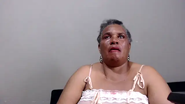 GrandBustyMelon webcam