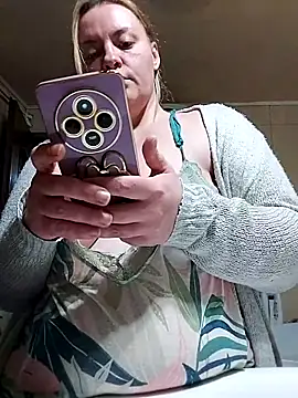 HotStepmommy4 webcam