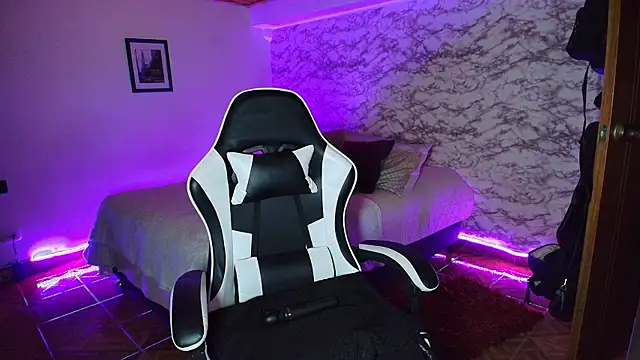 Camila_IRoose webcam