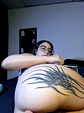 backdoor_newbie (F teen) - Put machine in ass