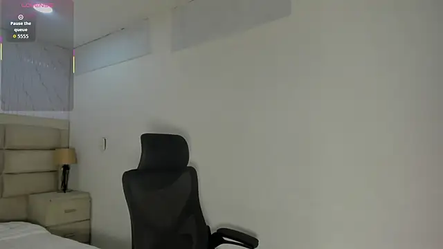 nahomyrusell live sex cam