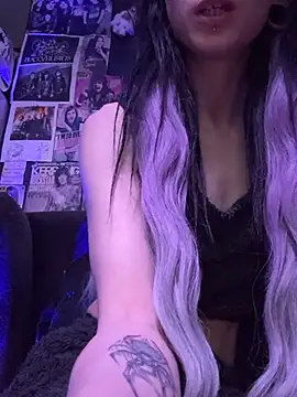 MissMidnightUK webcam