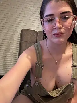 moon0626 (F young) - Fingers in the pussy breasts wet with oi