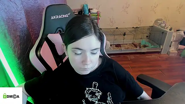 crazy_forest_fairy (F young) - naked + oil massage in public