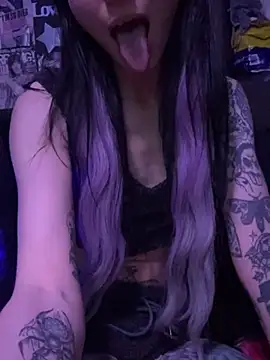 MissMidnightUK webcam