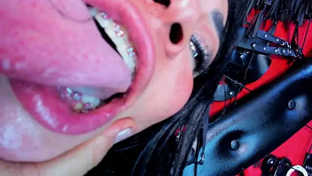 sadistic_aradia webcam