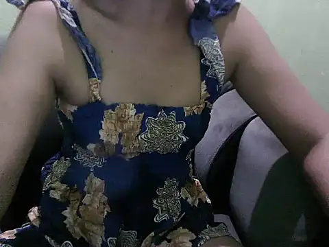 HotLadyPinay32 webcam