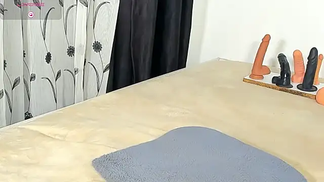 CREAMY_BUBBLEGUM webcam