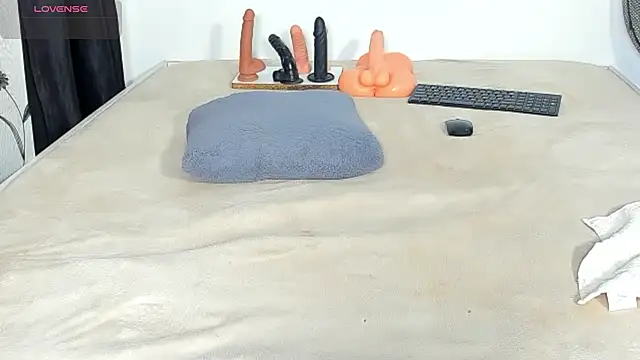 CREAMY_BUBBLEGUM webcam